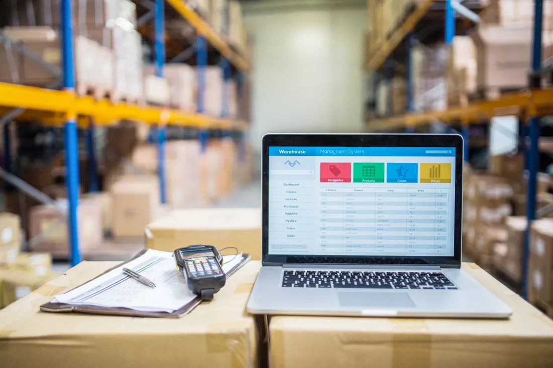 laptop-barcode-scanner-boxes-warehouse
